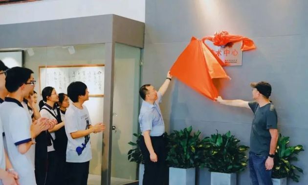 ����Խ��WУ���g����