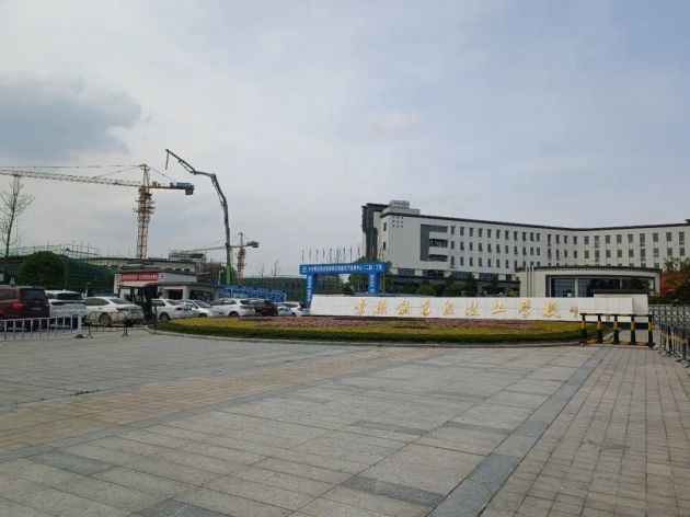 �����(zh��n)�߼�(j��)�����W(xu��)У�(xi��ng)Ŀ����FCB�w�Sˮ��呪(y��ng)��